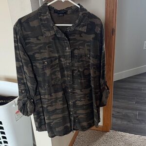 Social Standards Women’s Camo Button-Down Shirt - Olive Green